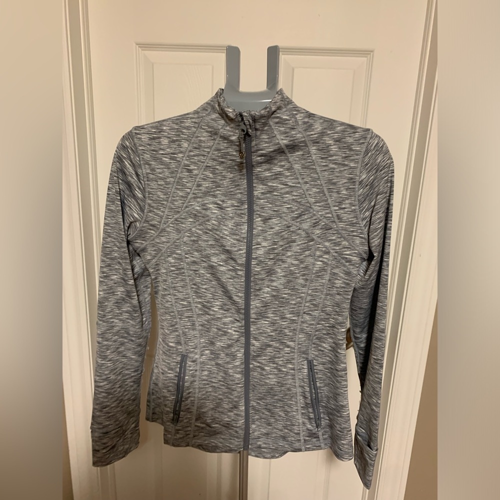 Queenieke Women's Active Jacket Grey and White Size Large
